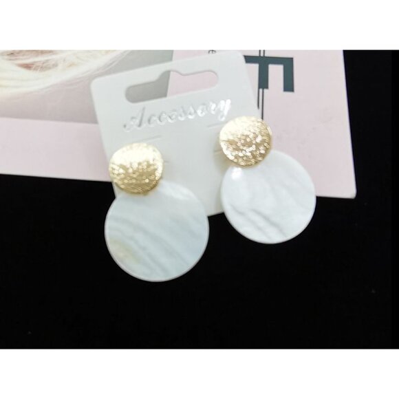 3/$35 Bohemian Ocean Round White & Shell Drop Earrings - Picture 3 of 6
